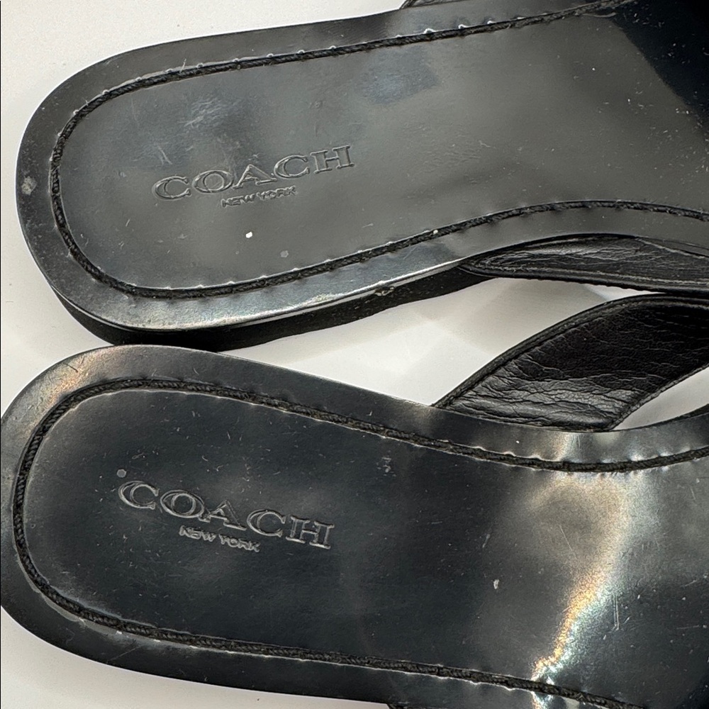 Coach Shelly Black Leather Thong Sandals Turnlock Charm Flip Flops Size 7.5B - Picture 7 of 10